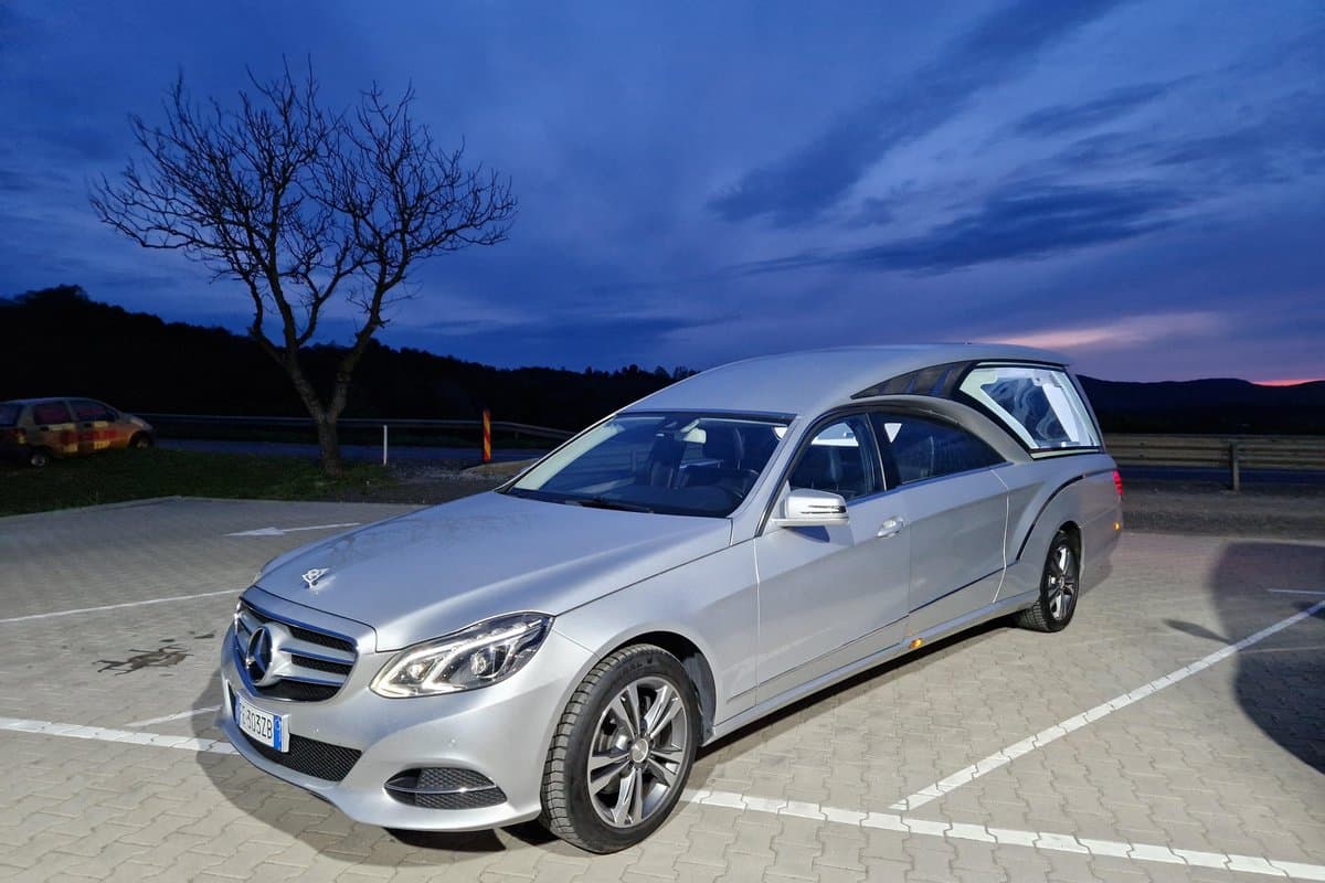 Autofunerară Mercedes — Casa Funerară Sf. Nectarie