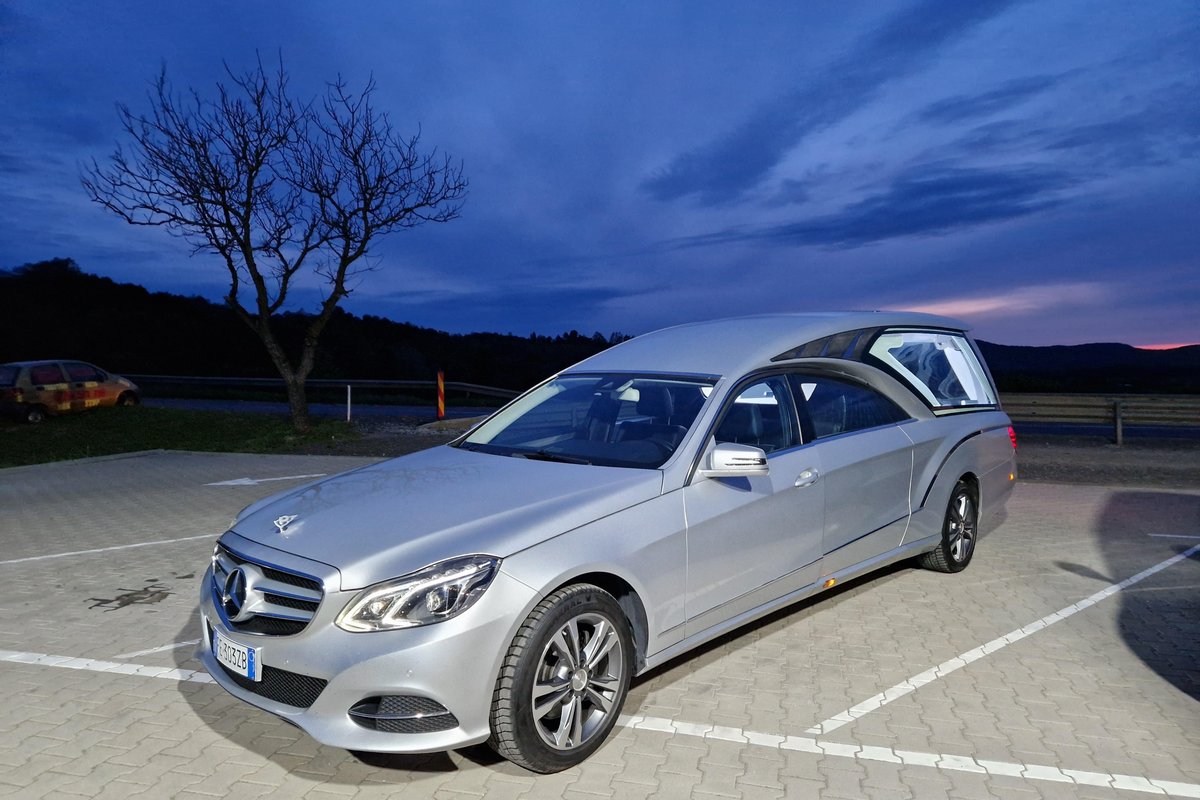 Autofunerară Mercedes — Casa Funerară Sf. Nectarie